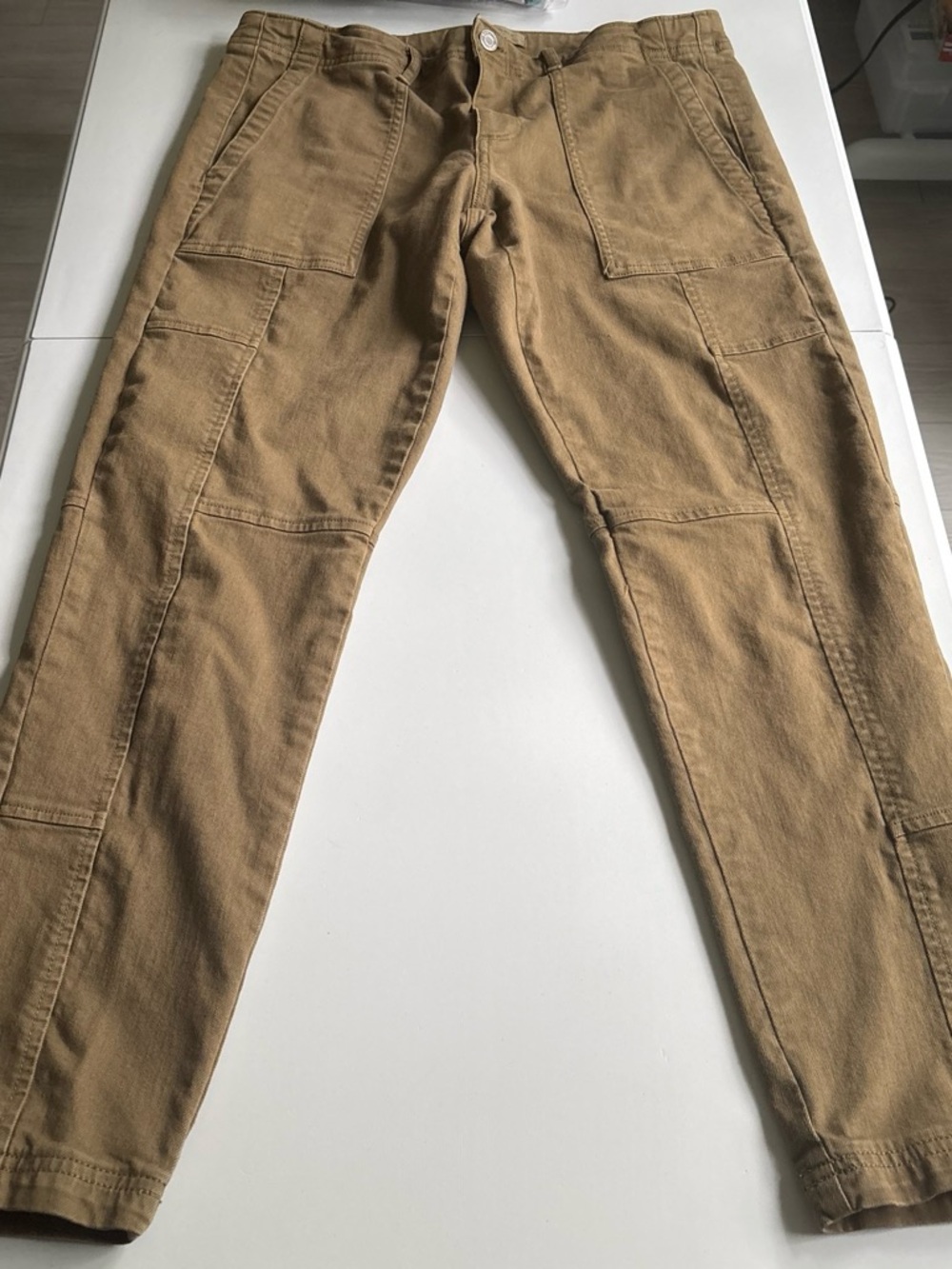 Banana Republic Women's Cargo Pants in Tan